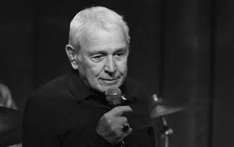 Carlos Lyra, cantor e compositor clássico da bossa nova, morre aos 90 anos