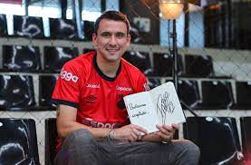 Athletico-PR amplia vínculo com atacante Pablo até o final de 2025