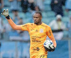 Em temporada com mais jogos, Carlos Miguel segue invicto no gol do Corinthians