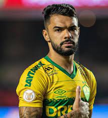 Diretoria do Corinthians mostra interesse em Raniele, do Cuiabá