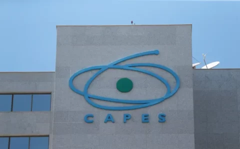 Capes antecipa pagamento das bolsas de pós-graduação