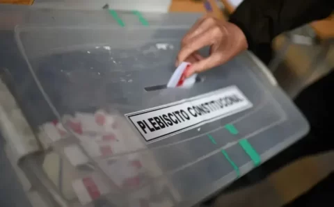 Chile rejeita nova Constituição com mais de 55% dos votos contra