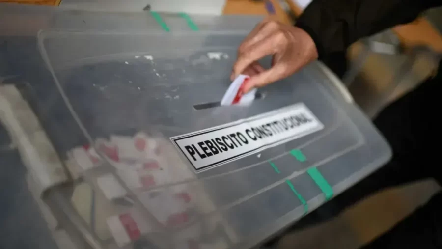 Chile rejeita nova Constituição com mais de 55% dos votos contra
