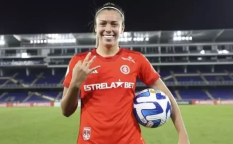 Destaque do Internacional, atacante Priscila é eleita Rainha da América