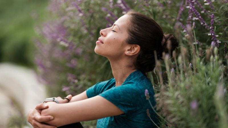 Os surpreendentes benefícios de se aprender a respirar mais devagar (e como fazer isso)