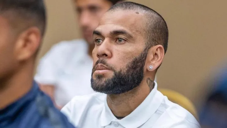 Neymar Pai confirma auxílio financeiro a Daniel Alves: “Ajuda a um amigo”