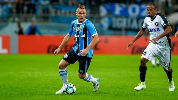 Arthur, ex-jogador do Grêmio, sonha em voltar à Seleção Brasileira