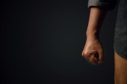 Homem de 28 anos é preso por agressão e desacato em MT