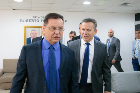MT:   NOVELA SEM FIM:     Governador diz que Botelho não pediu liberação para deixar União Brasil