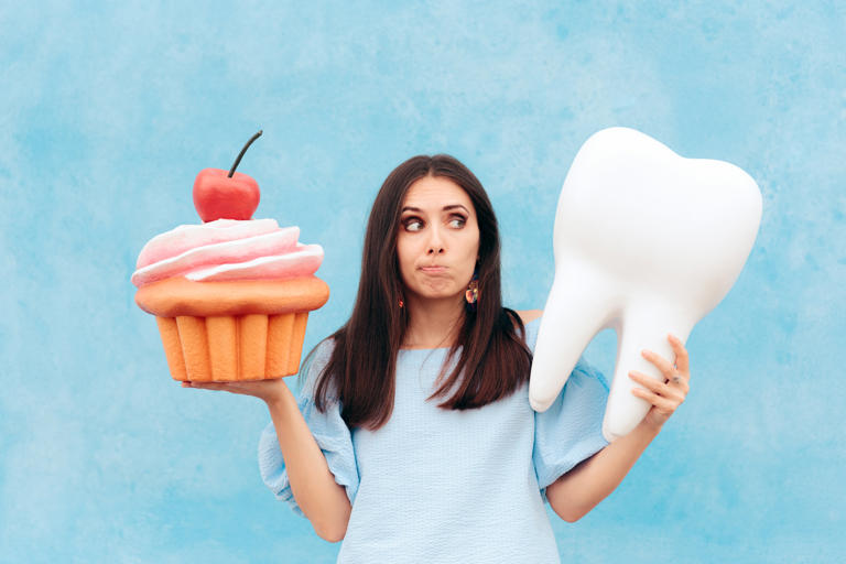 7 alimentos que você deveria evitar para não estragar os dentes