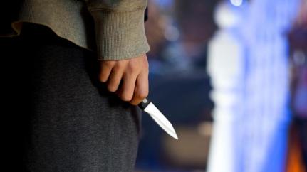 SOCORRIDA POR CRIANÇA: Marido é preso por atacar mulher com faca e panela de pressão