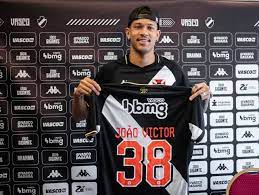 Ex-Corinthians, zagueiro João Victor é apresentado no Vasco