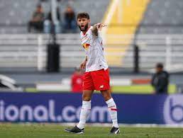 Diretoria do Flamengo segue de olho em Juninho Capixaba, do Bragantino