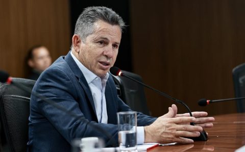 MT:  VAGAS ABERTAS:    Governador atribui atraso em obras à falta de trabalhadores