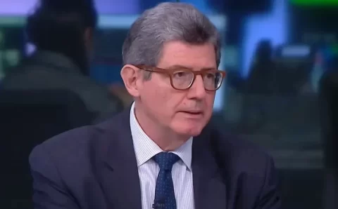 Crescimento de 2,5% é possível e suficiente para fazer marco fiscal funcionar, diz Levy à CNN