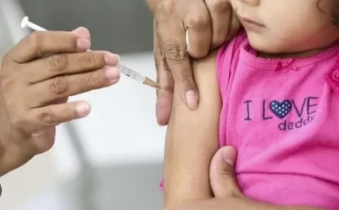 Covid: vacina é segura e eficaz em crianças e adolescentes, diz estudo