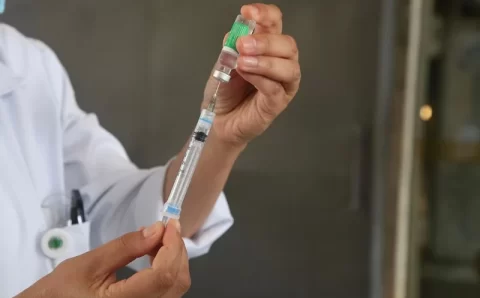 Aumentar vacinação de grupos de risco é desafio no combate à covid-19