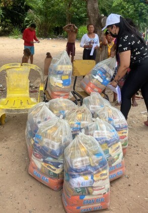 MT:   AÇÃO:   CRAS Getúlio Vargas entrega benefícios eventuais à comunidade de indígenas venezuelanos da etnia Warao