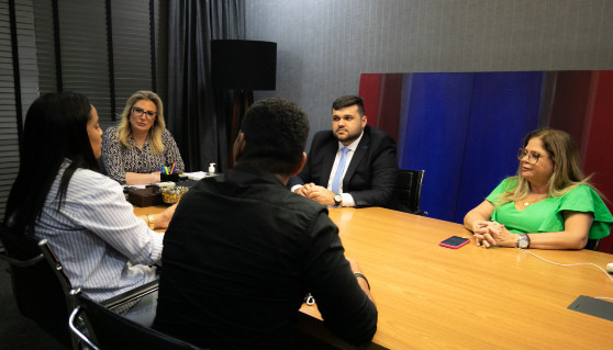 MT:  COMPROMISSO:   Durante reunião com a primeira-dama Márcia Pinheiro, diretor-executivo do Fundo Nacional de Assistência Social do MDS elogia eficiência da gestão na organização e oferta de serviços