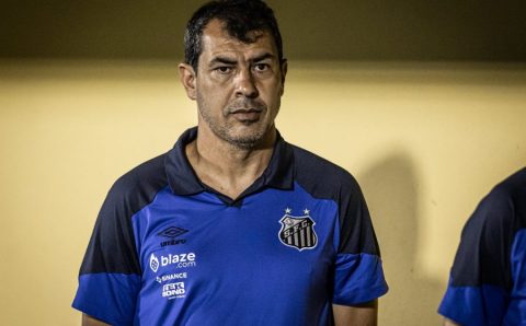 Carille mostra incômodo com 1º tempo do Santos, mas valoriza vitória e início de Paulistão