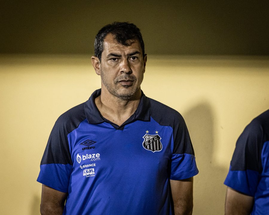Carille mostra incômodo com 1º tempo do Santos, mas valoriza vitória e início de Paulistão