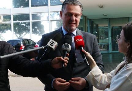 MT:  TURISMO E DESENVOLVIMENTO:  Ministro promete melhorias para estradas vicinais de Chapada