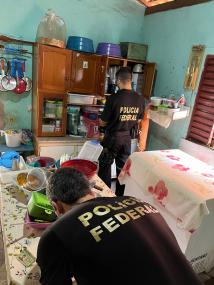 PF faz buscas em cela de condenado por estupro com 400 imagens de pornografia no celular