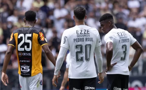 Torcedores organizados do Corinthians protestam contra Mano e jogadores após derrota para Novorizontino