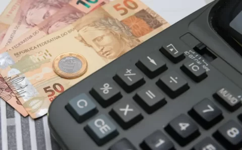 MT:  PARCELAMENTOS:   Compras a prazo fazem vendas do comércio crescer em Cuiabá