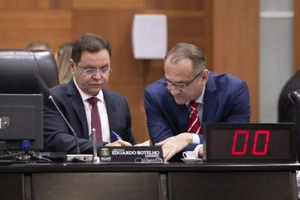 MT:  Membros do PSD aguardam liberação para decidir apoio a Botelho