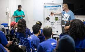 Agentes de combate a endemias realizam palestra para prevenção à dengue em escolas públicas