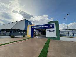 Escola estadual inaugurada pelo Governo de MT em Cuiabá funcionava em prédio alugado há 16 anos