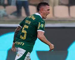 Abel se encanta com Aníbal em vitória do Palmeiras, mas diz onde o volante pode melhorar