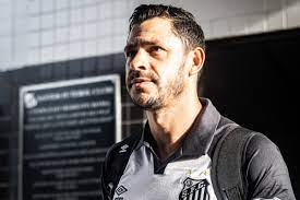 Carille justifica ausência de Giuliano na vitória do Santos sobre o São Bernardo