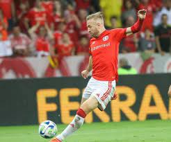 Acertado com o Corinthians, Pedro Henrique se despede do Internacional