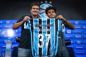 Ex-Corinthians, Du Queiroz é apresentado oficialmente pelo Grêmio