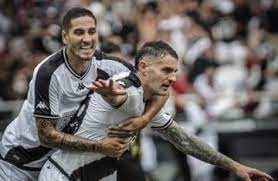 Vasco ganha do Botafogo de virada e entra na zona de classificação do Carioca