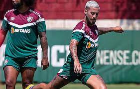 Samuel Xavier acerta renovação contratual com o Fluminense até o fim de 2025