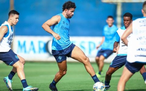 Diego Costa participa de primeiro coletivo, e Grêmio inicia preparação para o Gre-Nal
