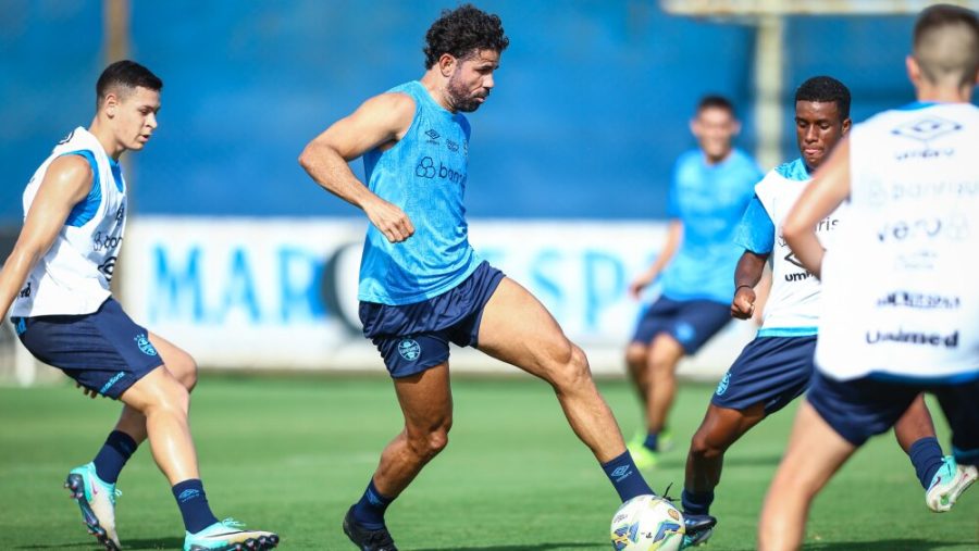Diego Costa participa de primeiro coletivo, e Grêmio inicia preparação para o Gre-Nal