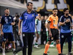 Carille explica mudanças em vitória do Santos e comenta situação de Giuliano: “Muito difícil para quarta”