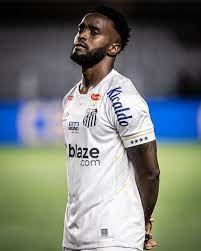 Santos anuncia rescisão contratual em comum acordo com o atacante Mendoza