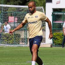 Lucas volta a treinar com o elenco e pode reforçar São Paulo contra o Guarani