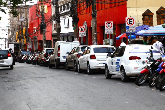 MT:  COBRANÇA POR HORA:   Estacionamento rotativo em Cuiabá começa a funcionar nesta terça-feira; veja valores e locais