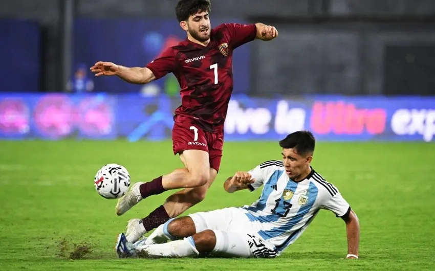 Juan Sforza é esperado no Rio de Janeiro para ser anunciado como novo reforço do Vasco