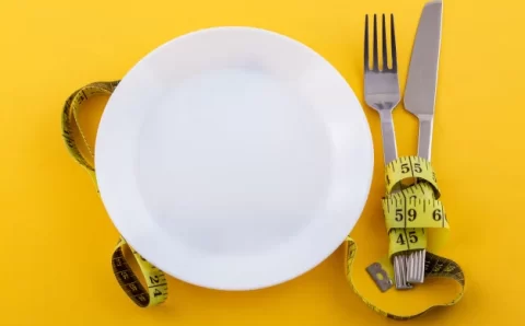 Iniciar dieta com jejum potencializa perda de peso, afirma pesquisa