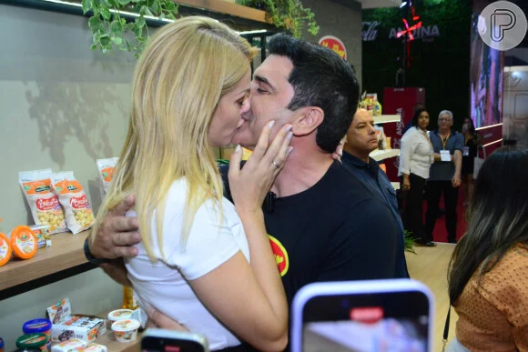 Muitos beijos e carinhos: Ana Hickmann e Edu Guedes fazem primeira aparição como namorados e essas fotos vão te conquistar!