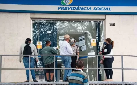 INSS: governo antecipa 13º de aposentados e pensionistas. Veja datas