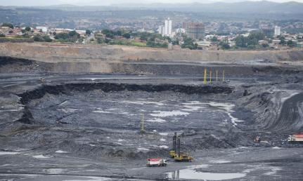 MT:   PEDIDO DE VISTA:  Julgamento de ação contra taxa de mineração é adiado no STF