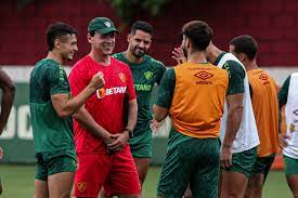 Presidente do Fluminense rechaça saída de Diniz e rebate críticas ao treinador